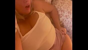Curvy MILF Rosie: Don't You Feel Like Chill Session and Erotic