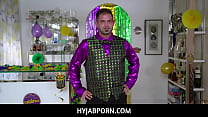 HyjabPorn  -   Hijab wearing babe Violet Gems gets herself a good amount of beads before she learns how to give Nicky a blowjob