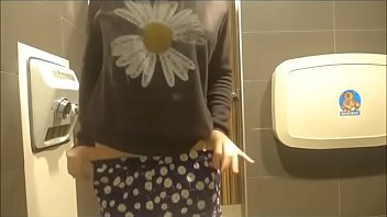 Young girl masturbates in the bathroom, more here bit.ly/2WDu372