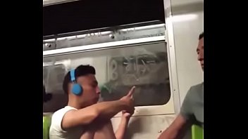 Masturbando no metrô