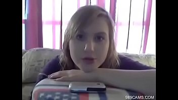 Blond Teen Shows Her Big Soles - 989cams.com